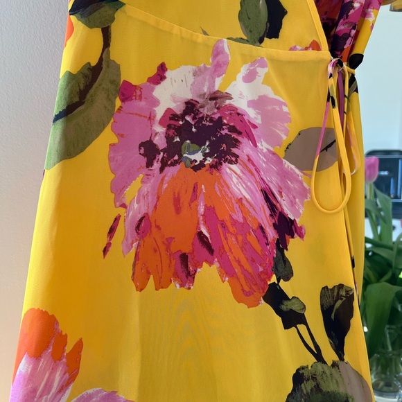 Gorgeous Trina Turk floral wrap around dress! Size 6 - Picture 2 of 8